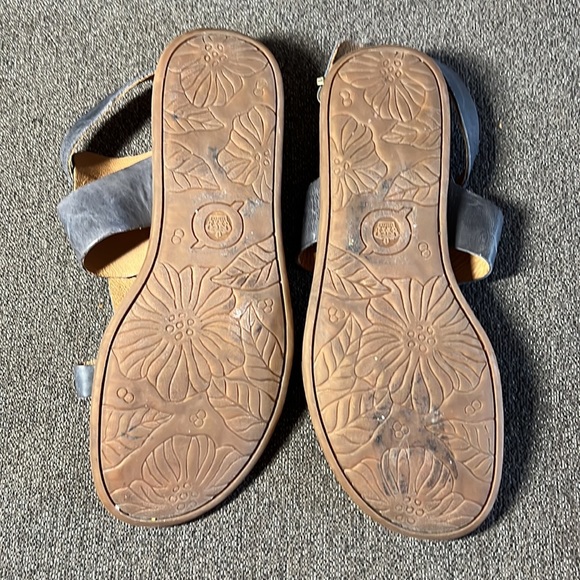 Born women’s gladiator style sandals. - Picture 3 of 12